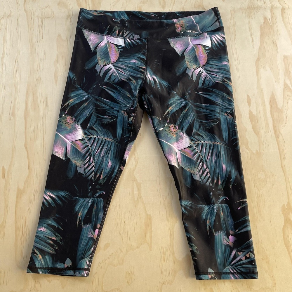 Fabletics Salar Capri Leggings‎ Womens XXL Black Tropical Print Yoga Gym Running